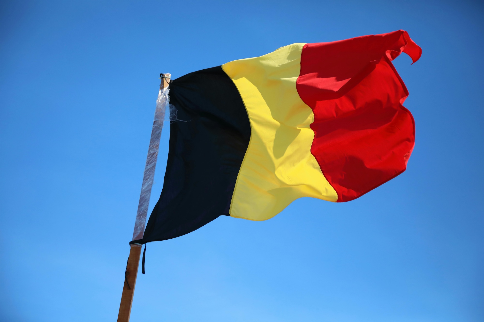 Le drapeau belge obligatoire dans les écoles : une avancée pour la citoyenneté