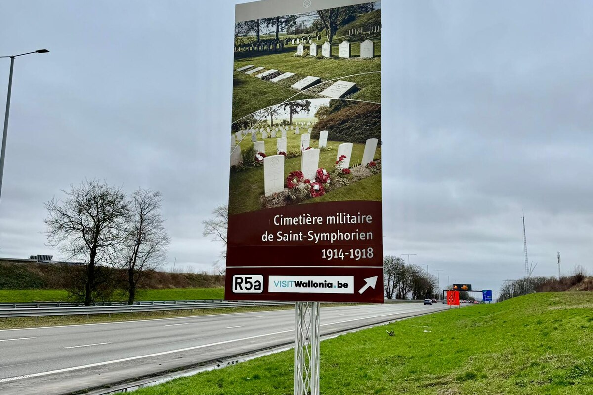 panneaux touristiques autoroute wallonne
